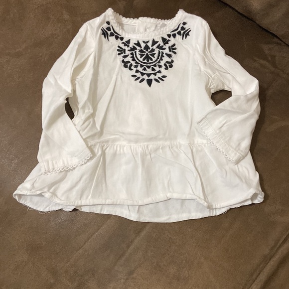 Carter’s white tunic with black embroidery and black leggings size 6M - Picture 2 of 9